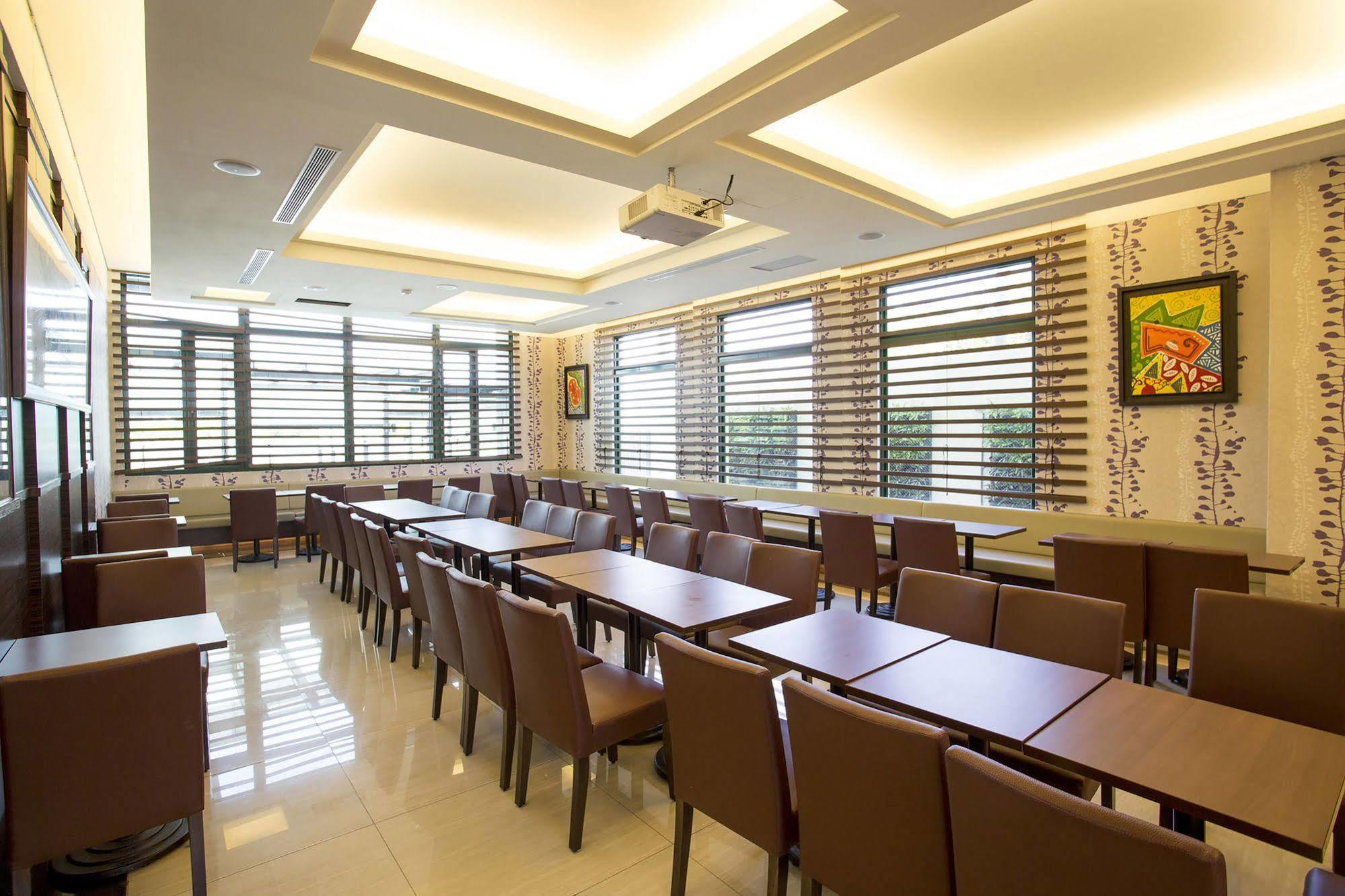 Naruwan Galaxy Hotel Taitung Exterior foto