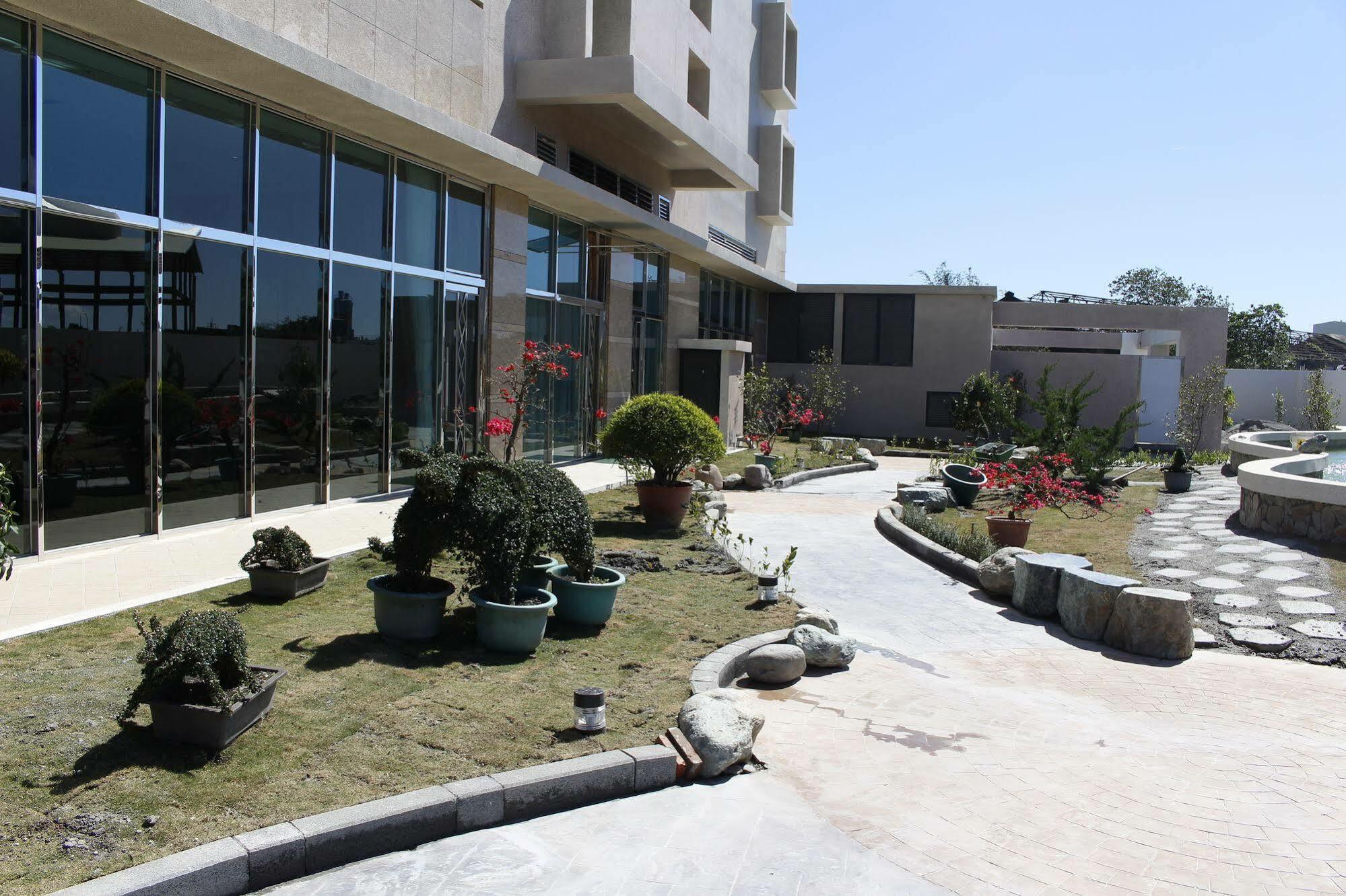 Naruwan Galaxy Hotel Taitung Exterior foto